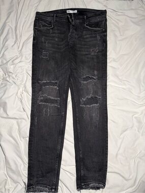 Zara Men’s Black Distressed Slim Jeans
